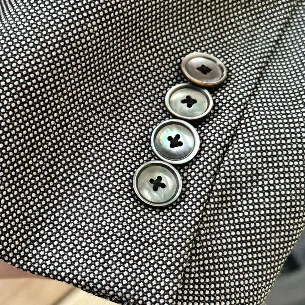 Hugo Boss Hutsons Gray Textured 2 Button Blazer. Size 46R